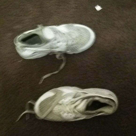 A pair of nike haraches - Picture 4 of 4